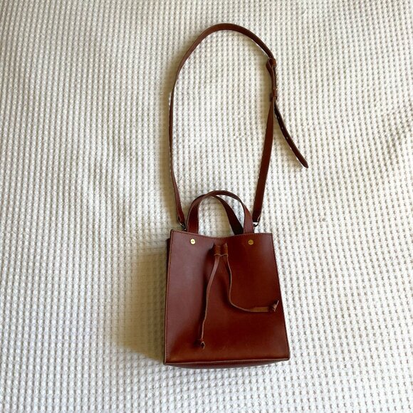 Madewell Handbags - Madewell "Small Trick" drawstring leather crossbody purse
